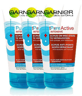 Garnier Skin Naturals Pure Active Scrub Tegen Puistjes voordeelverpakking 3x150ml
